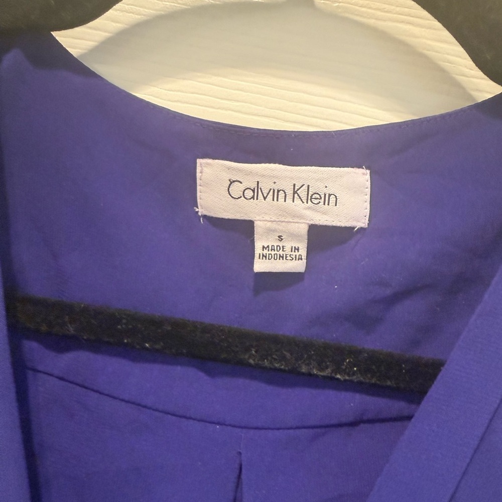 💜💜👉 Calvin Klein Purple Pleated Ruffle Tank Top – Size Small Sleeveless Blouse - Picture 3 of 4